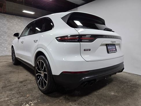 Used 2022 Porsche Cayenne Platinum Edition image 37