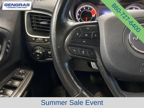 Used 2020 Jeep Cherokee Trailhawk AWD/4WD image 20