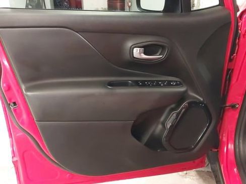 Used 2022 Jeep Renegade Altitude w/ Convenience Group AWD/4WD image 19