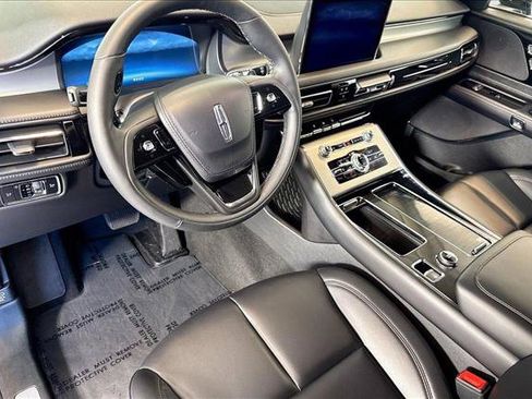 Used 2024 Lincoln Aviator AWD image 9