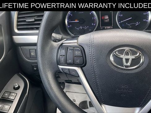Used 2019 Toyota Highlander LE FWD image 17