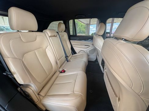 Used 2023 Jeep Grand Cherokee Limited w/ Luxury Tech Group II AWD/4WD image 26
