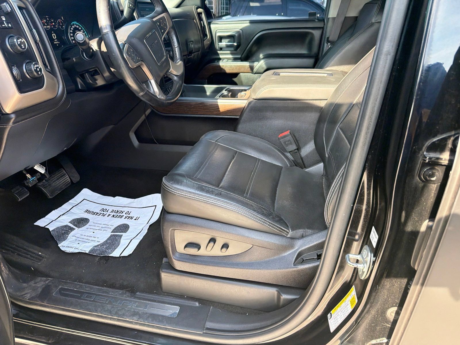 Used 2017 GMC Sierra 1500 Denali w/ Denali Ultimate Package AWD/4WD image 11