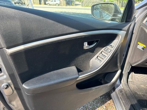 Used 2015 Hyundai Elantra GT FWD image 7