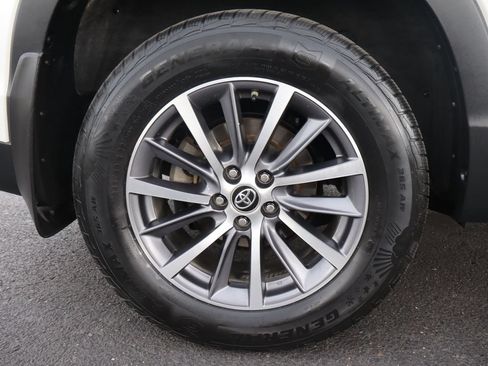 Used 2019 Toyota Highlander XLE AWD/4WD image 47