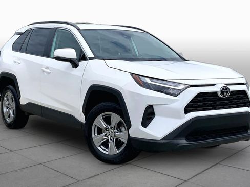 Used 2024 Toyota RAV4 XLE FWD image 3