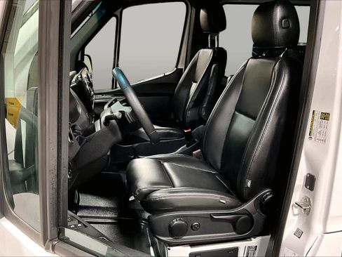 Used 2025 Mercedes-Benz Sprinter 2500 image 8