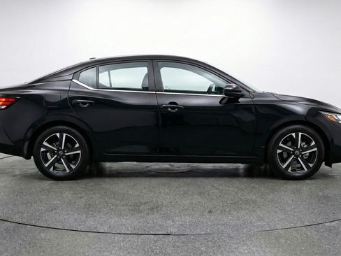 Used 2025 Nissan Sentra SV FWD image 11
