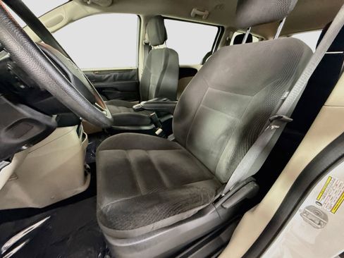 Used 2018 Dodge Grand Caravan SE w/ UConnect Hands-Free Group FWD image 22