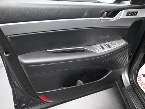 Used 2022 Hyundai Palisade SEL w/ Premium Package FWD image 3