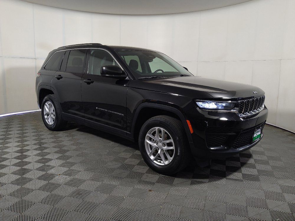 Used 2023 Jeep Grand Cherokee Laredo w/ Luxury Tech Group I AWD/4WD image 11