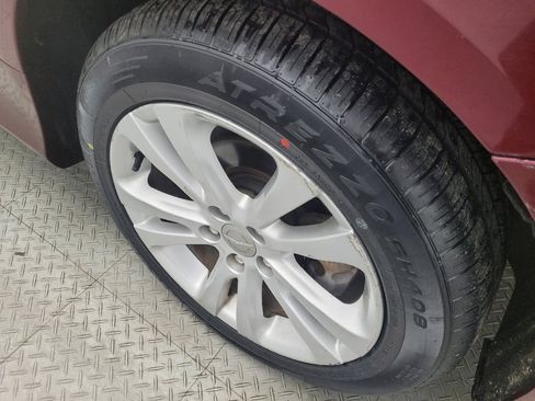 Used 2016 Chrysler 200 LX image 31