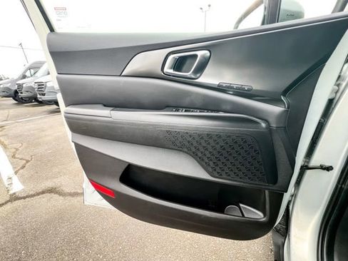 Certified 2025 Kia Carnival SX image 19