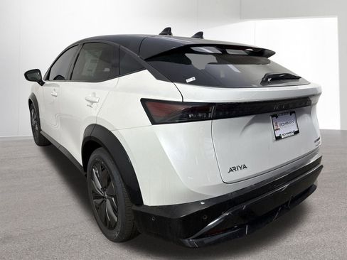 New 2025 Nissan Ariya Platinum image 32