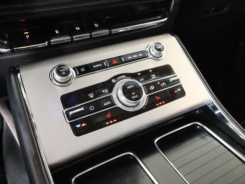 Used 2023 Lincoln Aviator AWD w/ Premium Package image 8