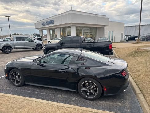 Used 2024 Ford Mustang Coupe image 9