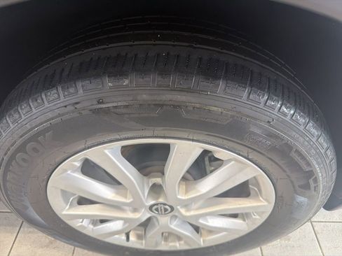 Used 2020 Nissan Rogue SV FWD image 5
