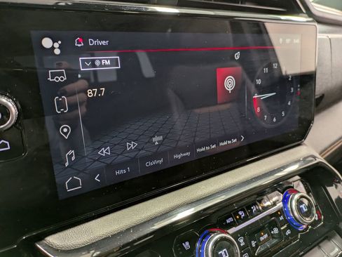 Used 2025 GMC Sierra 2500 AT4 w/ Technology Package image 12