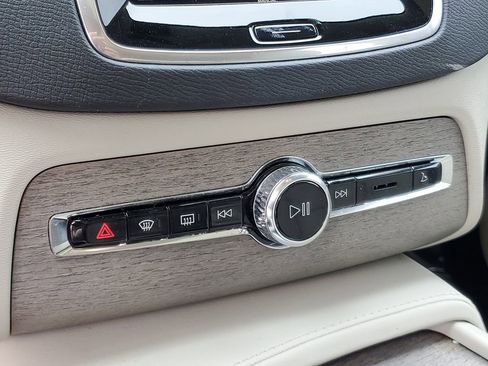 Certified 2024 Volvo XC90 B6 Plus w/ Protection Package Premier image 25