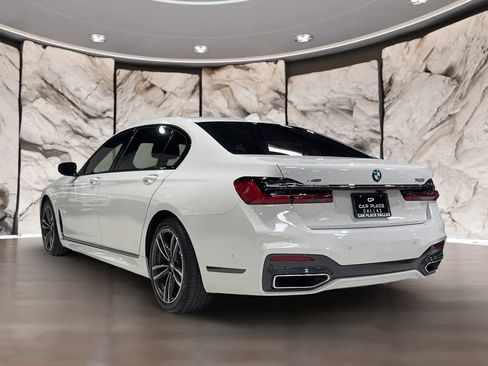 Used 2020 BMW 750i xDrive w/ Autobahn Package image 9