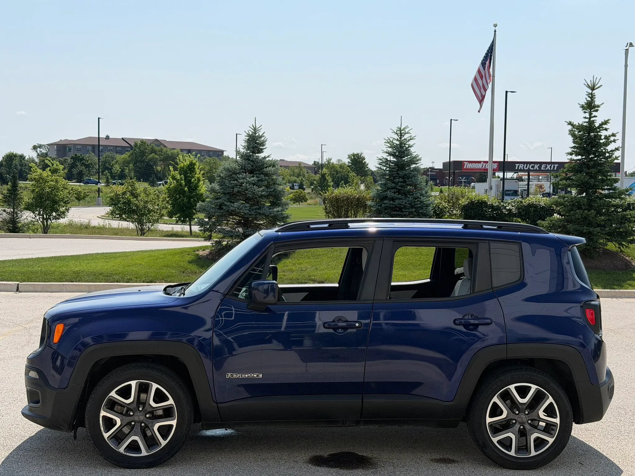 Used 2018 Jeep Renegade Latitude FWD image 8