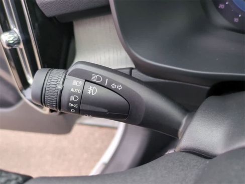 Used 2023 Volvo XC40 B5 Ultimate w/ Protection Package Premier image 19