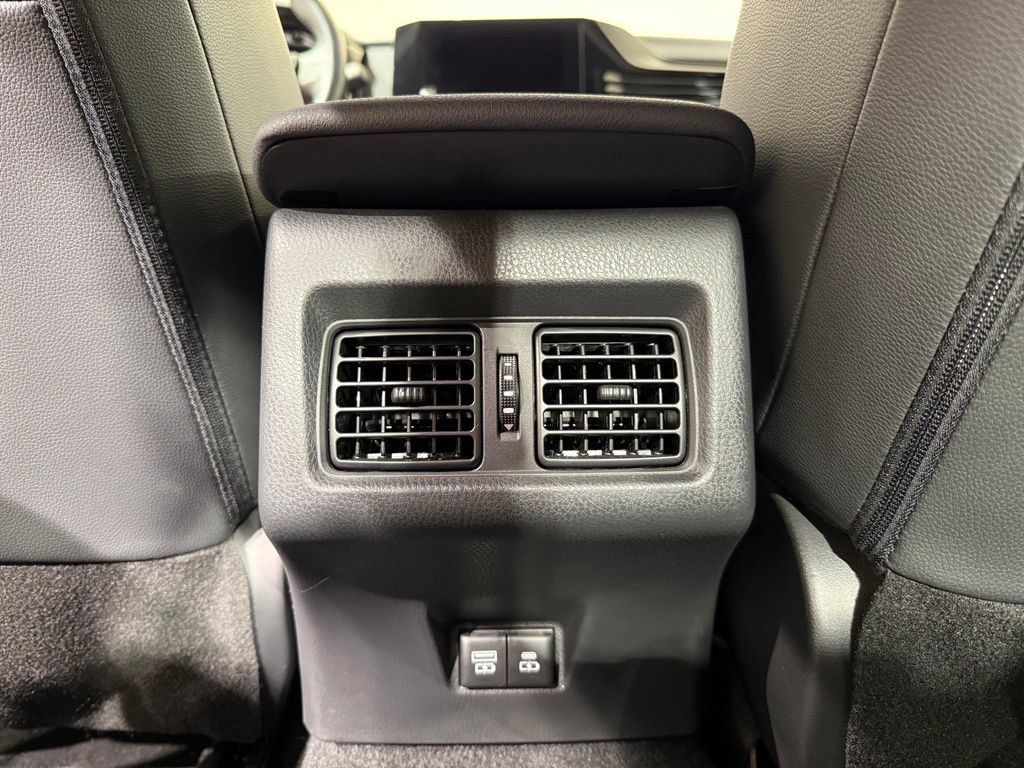 Used 2025 Toyota Camry SE w/ Convenience Package AWD/4WD image 19