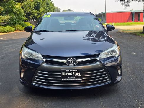 Used 2016 Toyota Camry LE FWD image 9