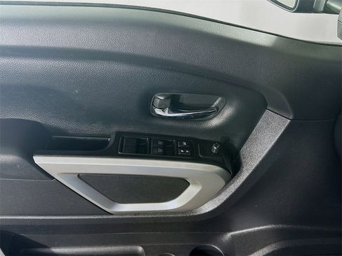 Used 2017 Nissan Titan SV image 23