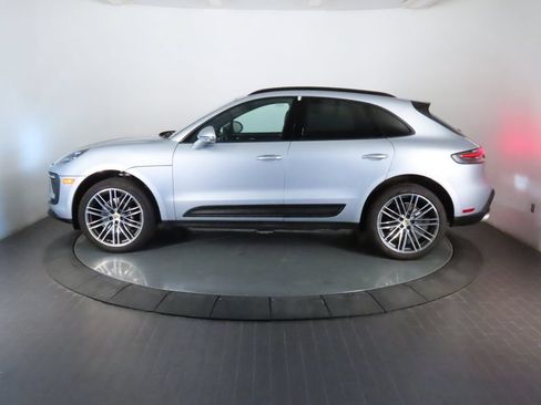 Certified 2026 Porsche Macan AWD/4WD image 2