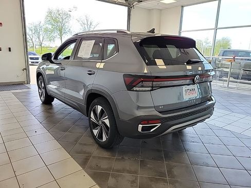 Used 2025 Volkswagen Taos SE AWD/4WD image 7
