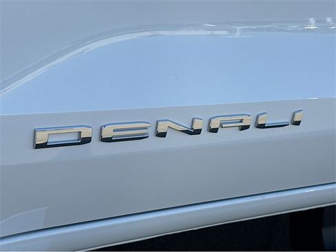 New 2026 GMC Canyon Denali image 9