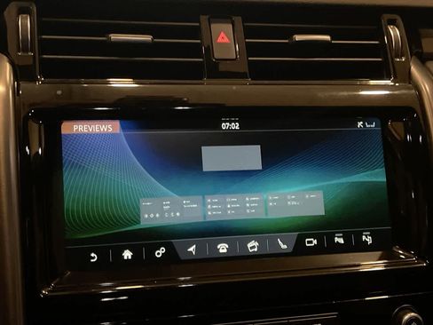 Used 2020 Land Rover Discovery HSE image 16