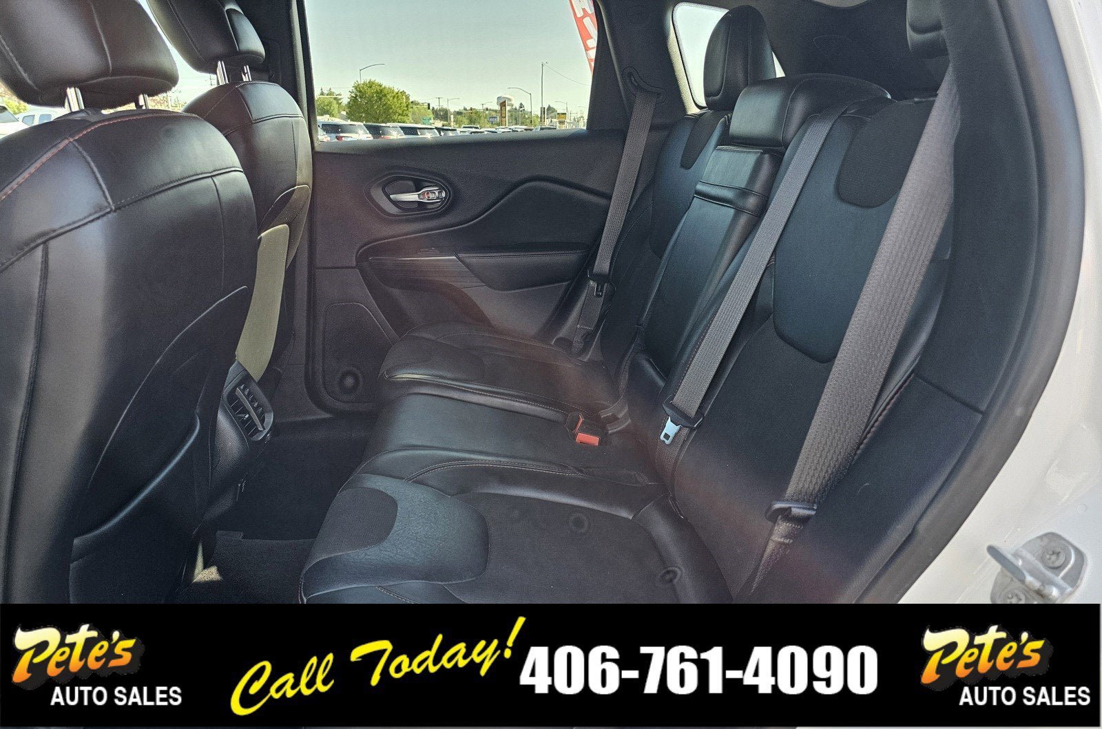 Used 2016 Jeep Cherokee Trailhawk AWD/4WD image 12