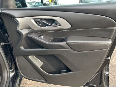 Used 2020 Chevrolet Traverse LT image 43