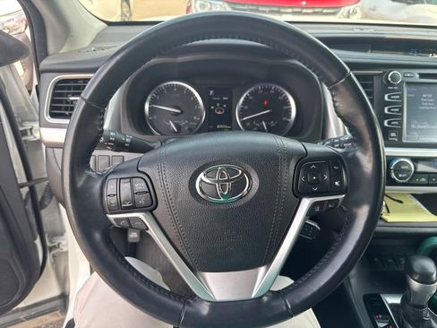 Used 2018 Toyota Highlander Limited AWD/4WD image 16