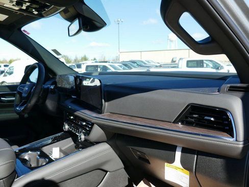 New 2026 Chevrolet Suburban Premier image 11