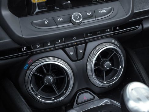 Used 2018 Chevrolet Camaro SS image 33