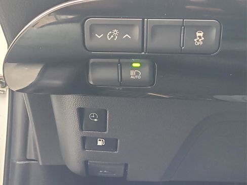 Certified 2017 Toyota Prius Prime Plus image 28