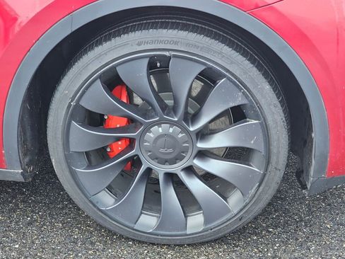 Used 2024 Tesla Model Y Performance image 9