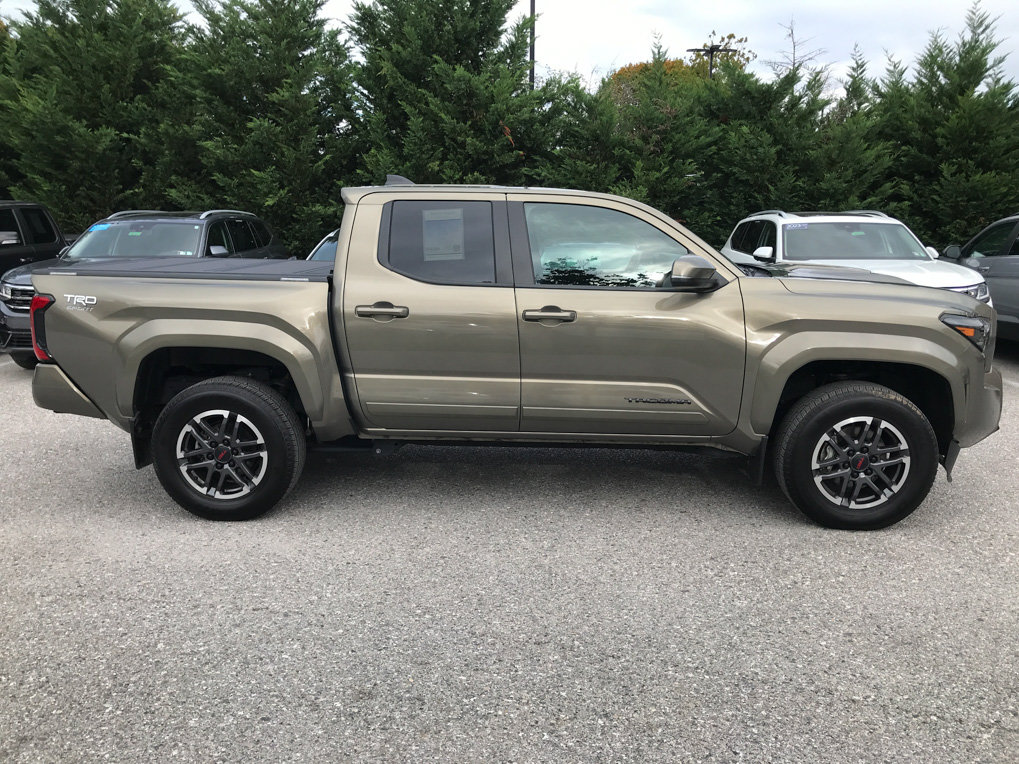 Certified 2024 Toyota Tacoma TRD Sport w/ TRD Sport Upgrade Package AWD/4WD image 9