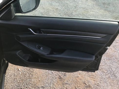 Used 2018 Honda Accord EX image 9