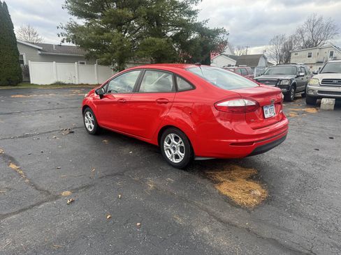 Used 2014 Ford Fiesta SE image 4