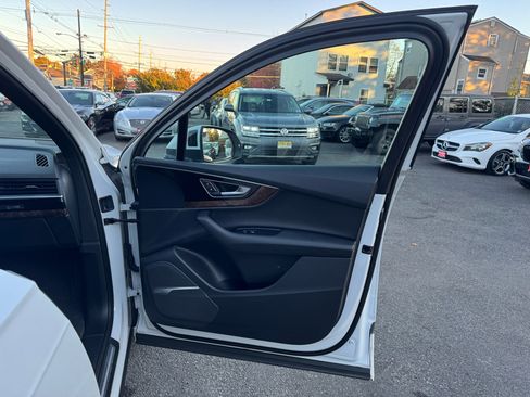 Used 2018 Audi Q7 3.0T Premium Plus w/ Premium Plus Package image 16