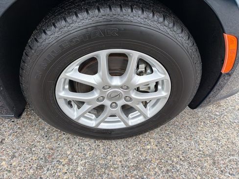 Used 2023 Chrysler Pacifica Touring-L image 4