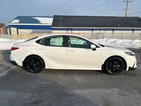 New 2026 Toyota Camry SE image 3