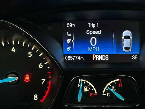 Used 2015 Ford Focus SE w/ SE Sport Package image 23