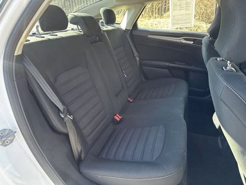 Used 2018 Ford Fusion SE image 23