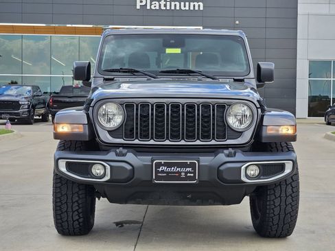 Used 2024 Jeep Gladiator Sport AWD/4WD image 6