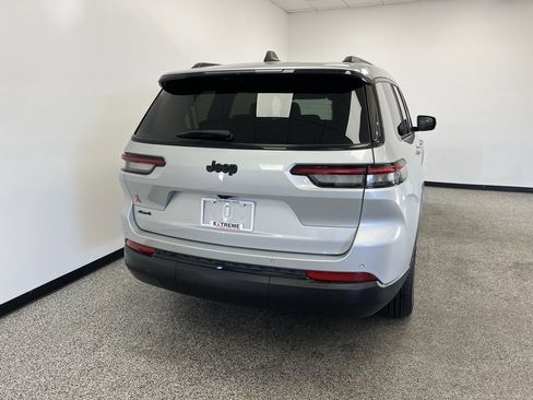 Used 2024 Jeep Grand Cherokee L Laredo image 7